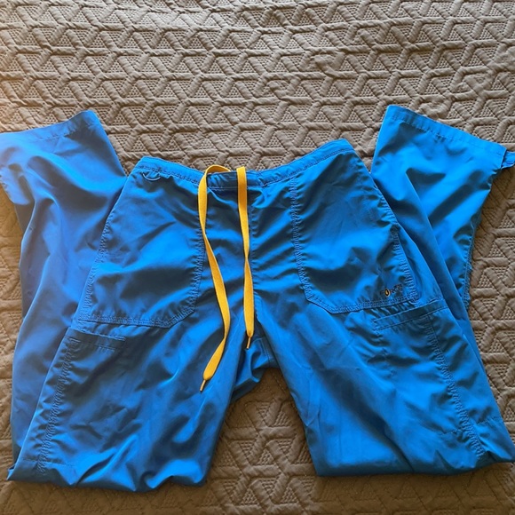 Women’s Carhartt Royal Blue Scrub Set - Picture 4 of 5